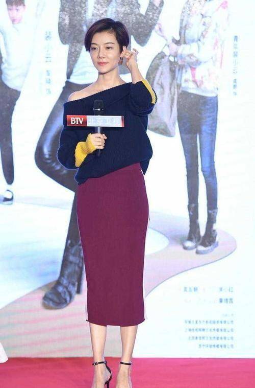 黑色 单身的车晓越来越漂亮，穿黑色针织开衫优雅大气，骨子里的高级感