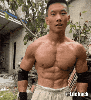 锻炼|农村小伙疯狂秀肌肉，身材碾压99%健身教练