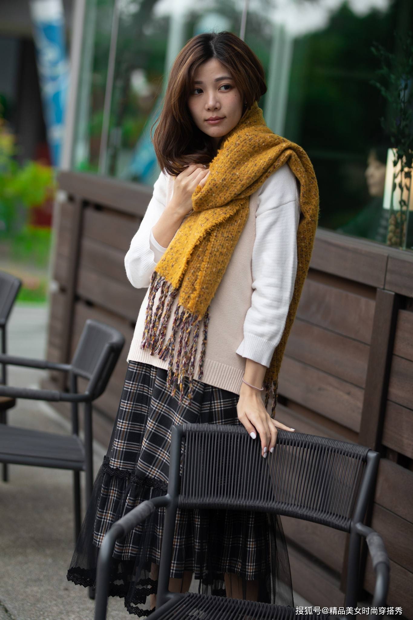 吊带 秋日里穿着很是吸睛时尚的小姐姐