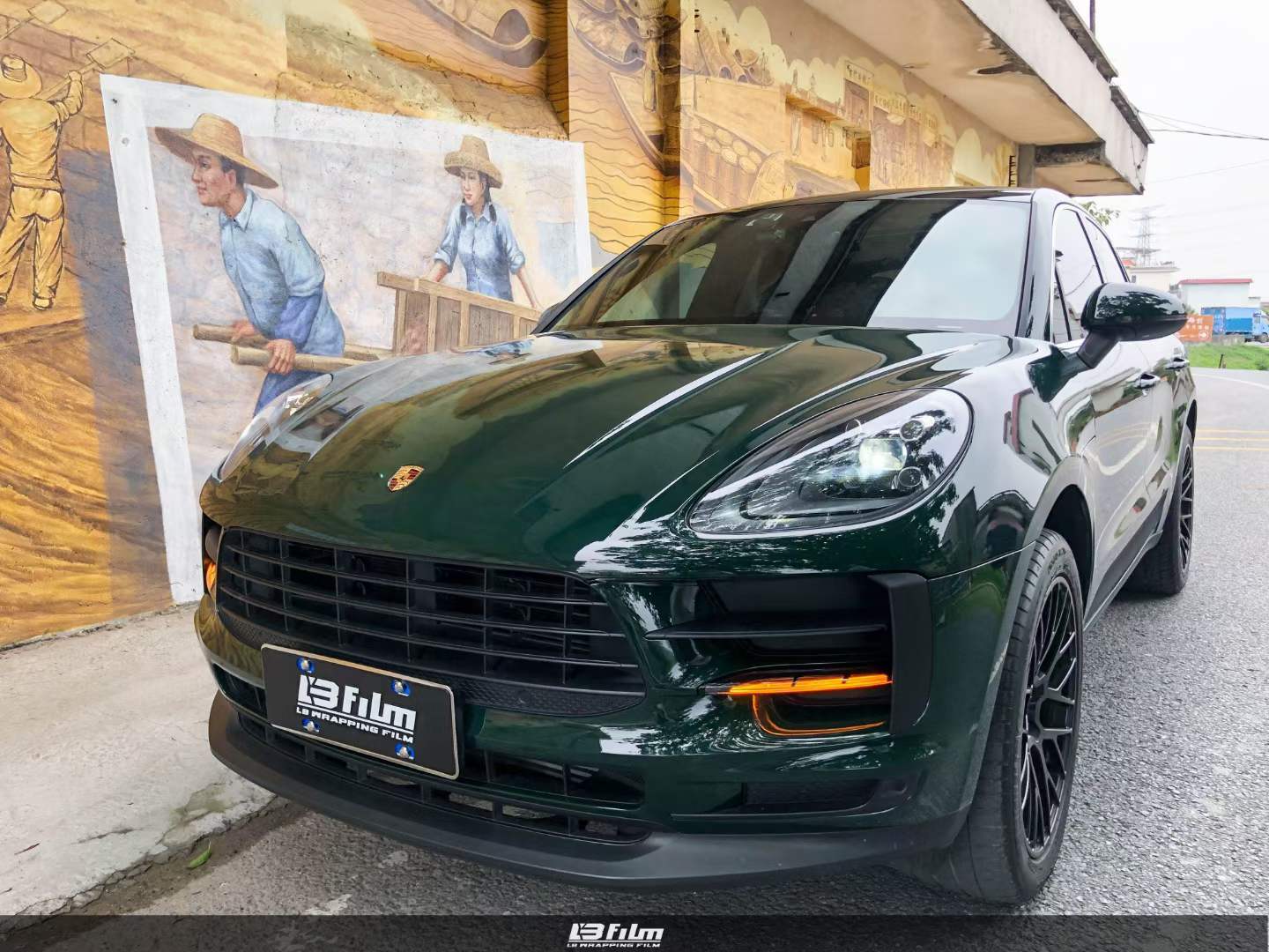 保时捷macan全车lb改色膜原厂漆墨绿