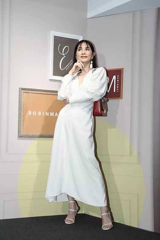 团里 “人到中年”的陈嘉桦，反而越来越有女人味儿了！