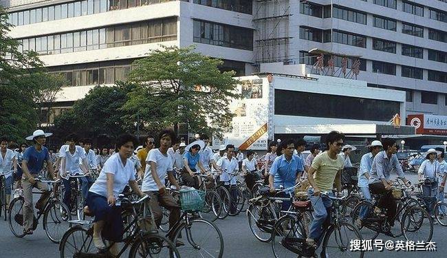 广州老照片，1985年的海珠桥、爱群大厦，是你记忆中的样子吗？