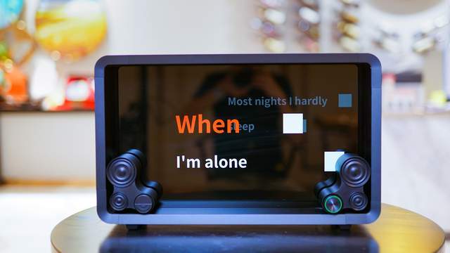 谁说音箱只能听？Lyiew的Pro3沉浸式字幕音箱给你好听又好看