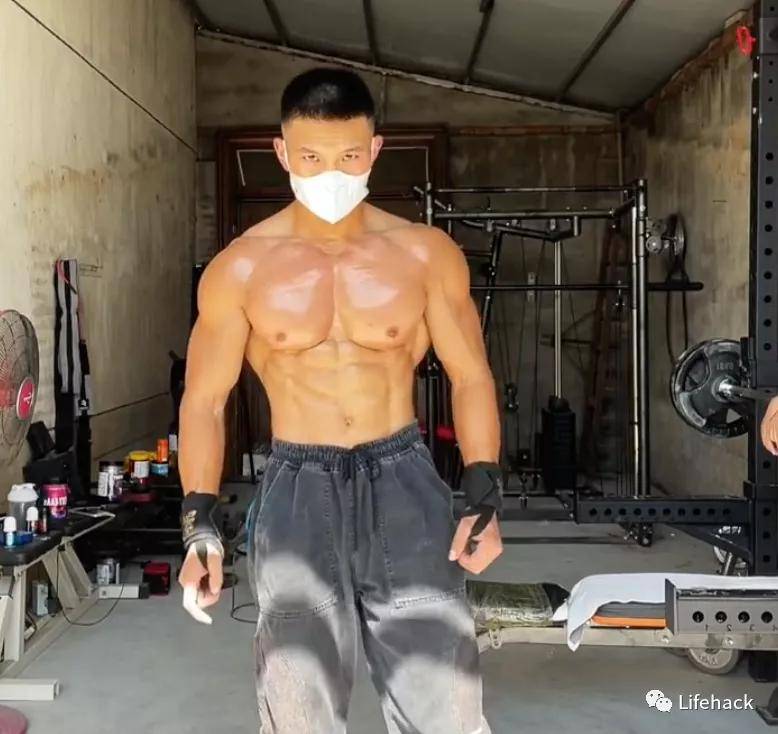 锻炼|农村小伙疯狂秀肌肉，身材碾压99%健身教练