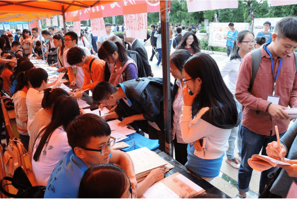 怎么加入学校社团 dec558c827894bf2b1acd54c9f944e51.png