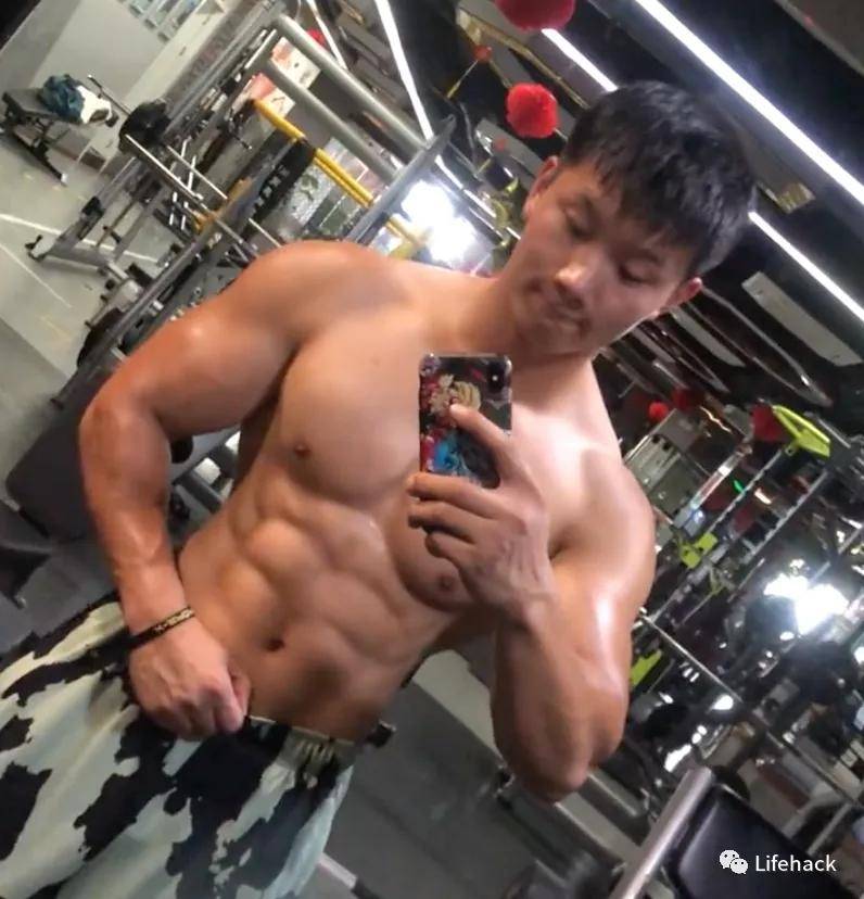 锻炼|农村小伙疯狂秀肌肉，身材碾压99%健身教练