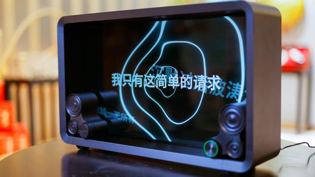 谁说音箱只能听？Lyiew的Pro3沉浸式字幕音箱给你好听又好看