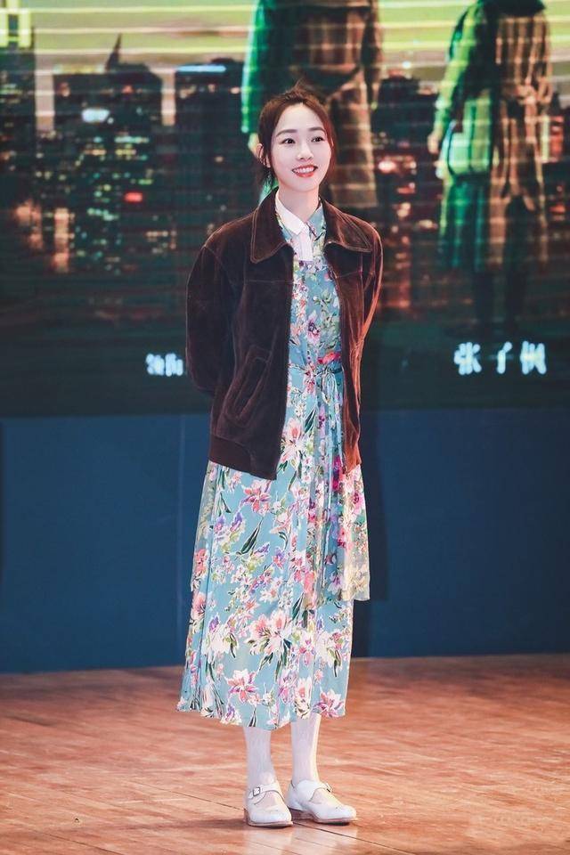 身材 白百何顶着肚腩穿露脐毛衣+低腰仔裤,171身高白瞎了