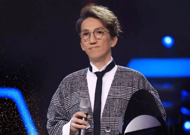 谭咏麟|芒果综艺又天花板了！《时光音乐会》开播受好评，被6家央媒夸赞