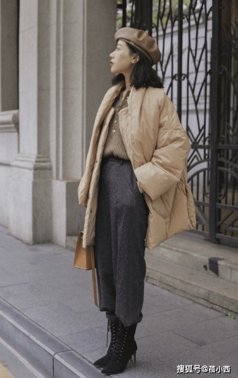 显得 今年流行这4种“羽绒服”，搭配牛仔裤、半身裙时髦又洋气