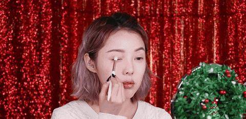 下眼睑“高仿版”四千年美女，跟鞠婧祎的妆容都如出一辙