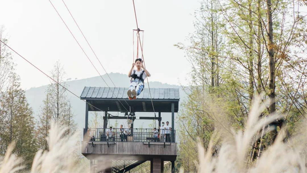 朵朵飞翔空中滑索