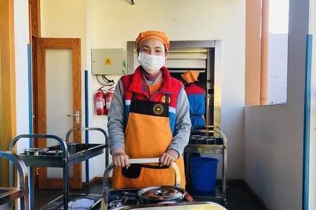 豆豆|孩子吃饭慢还没吃完被收走,家长找老师理论,老师反驳:还惯着?