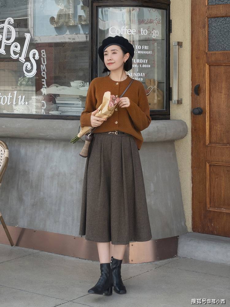 颜色 建议30+女性多穿“毛呢半身裙”，掌握3个搭配要点，时尚又显气质