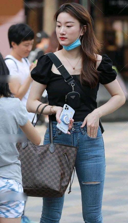 视觉 “微胖”的打底裤女神,选择合身的裙型,走在街头