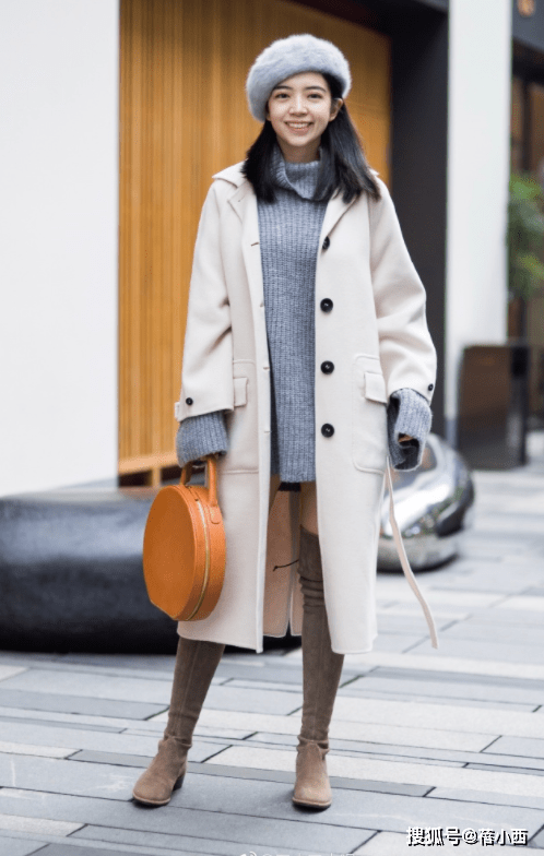 毛衣 奔三奔四的女人,建议多穿大衣+“长筒靴”或“短靴”,时髦洋气