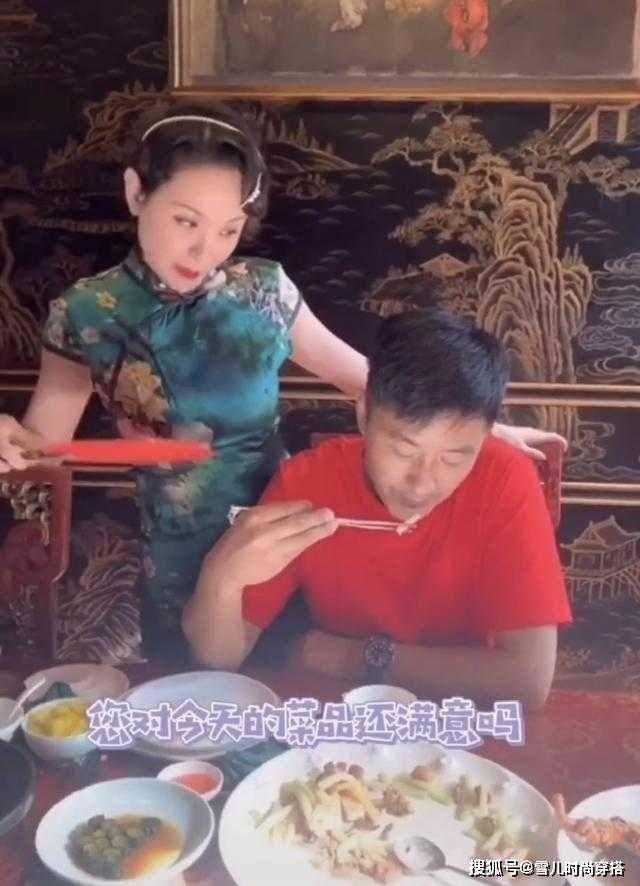 感觉 程莉莎终于穿旗袍了，绿色修身旗袍裙配复古盘发，美得不像话