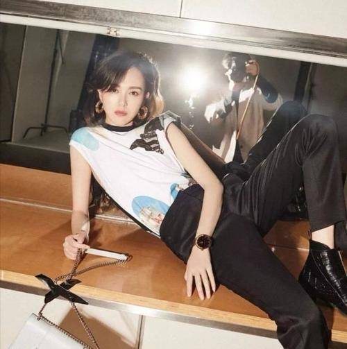 中性 唐嫣放飞自我玩转中性风Look,罗晋“妇唱夫随”风尚大片好接地气