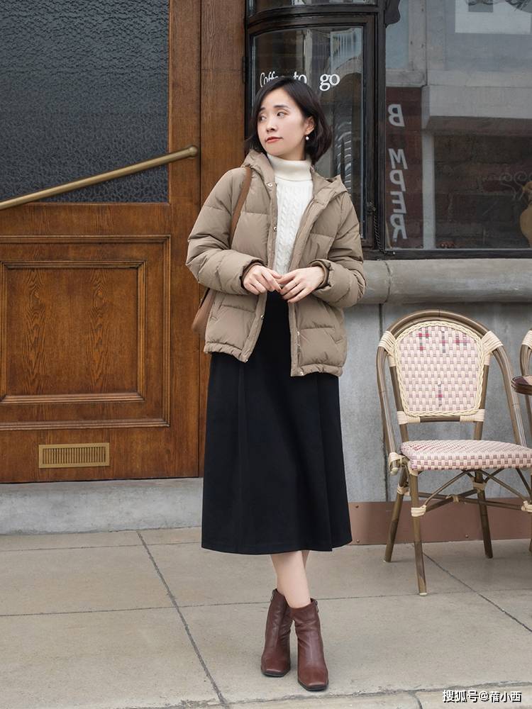 显得 今年流行这4种“羽绒服”，搭配牛仔裤、半身裙时髦又洋气