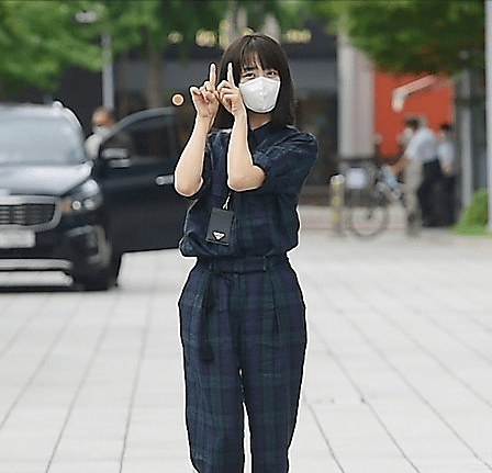 朴河宣 《黑色太阳》女主下线早，但生活中的朴河宣挺迷人，34岁仍似少女