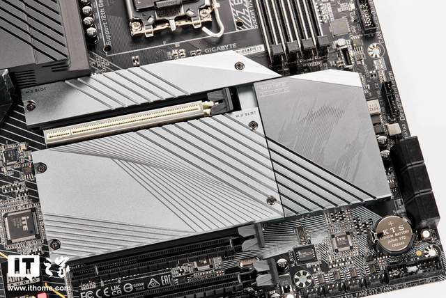 散热|12 代酷睿全新座驾，技嘉 Z690 AORUS PRO 主板图赏