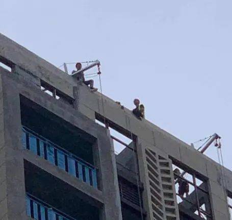 碧桂园工人讨薪被车轧伤遭通报 已发生多起讨薪事件(图7) 碧桂园工人讨薪被车轧伤遭通报 已发生多起讨薪事件(图7)