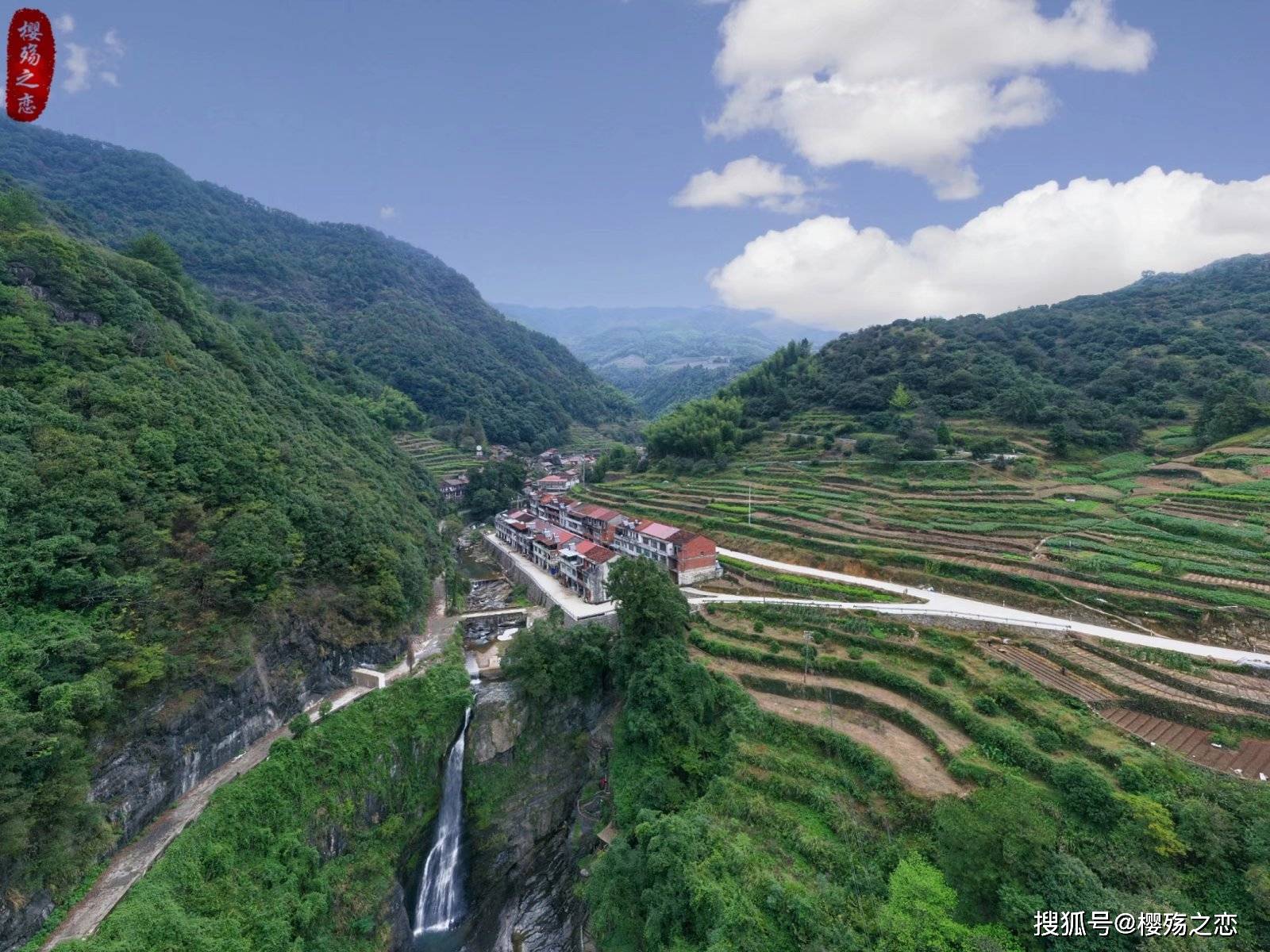 飞瀑|以“龙”为名的景区，因瀑布而闻名遐迩，被誉为江南最美瀑布之一