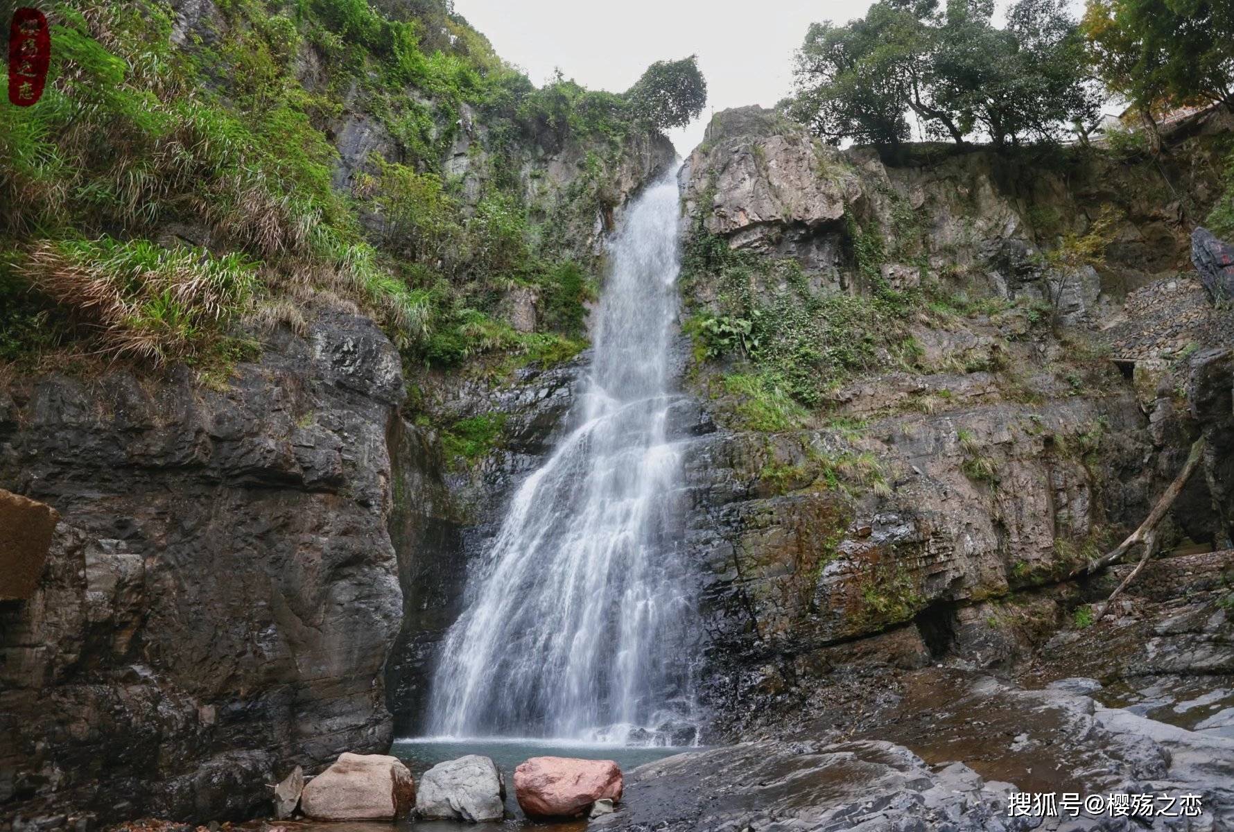 飞瀑|以“龙”为名的景区，因瀑布而闻名遐迩，被誉为江南最美瀑布之一