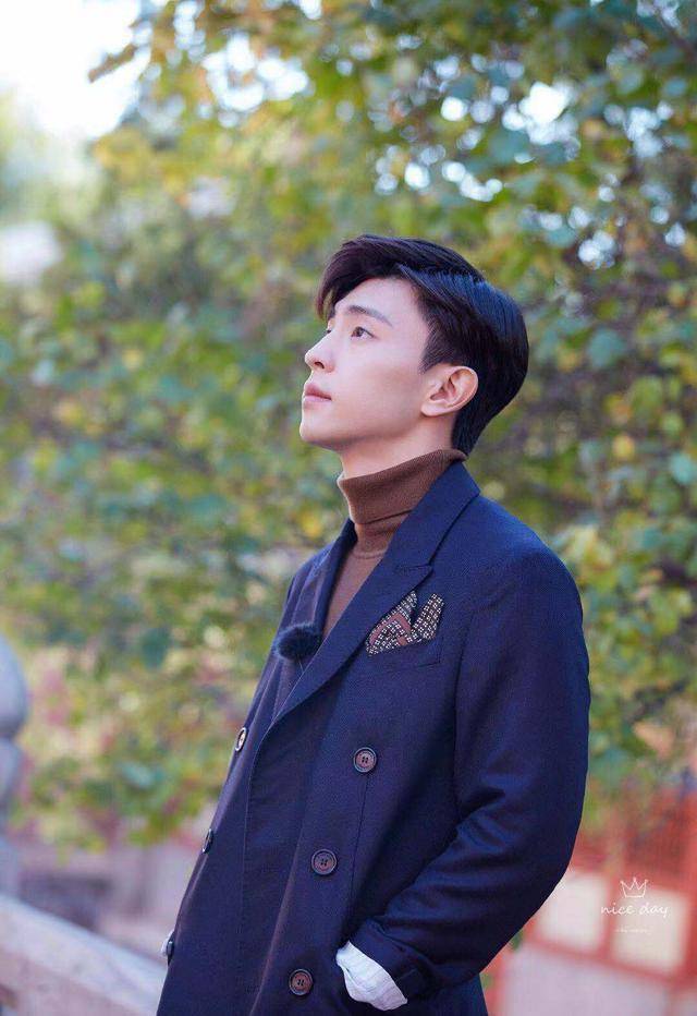 毛衣 今年想要时髦有范,穿出精致的脸庞,不妨选择烟管领毛衣