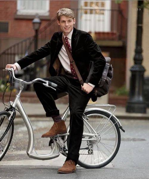 花呢 机车风格最能体现男人阳刚和不羁的一面