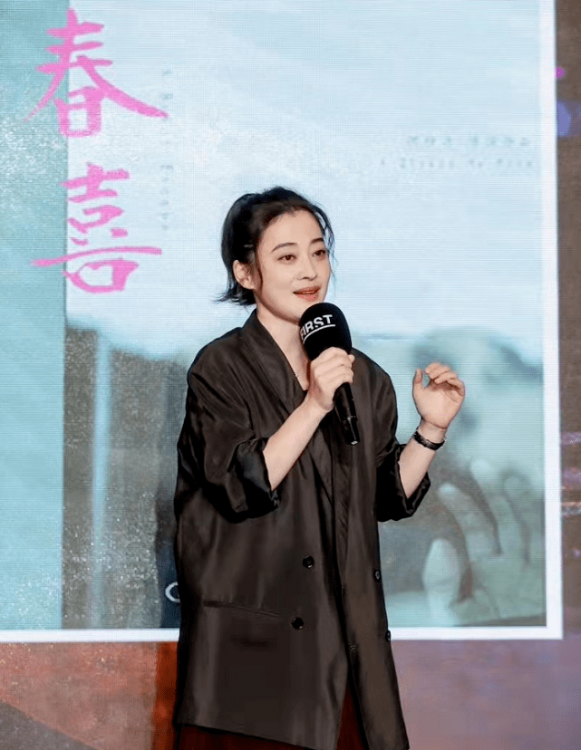 马尾46岁梅婷不靠高定也能惊艳众生！扎高马尾变活力美少女，状态绝佳