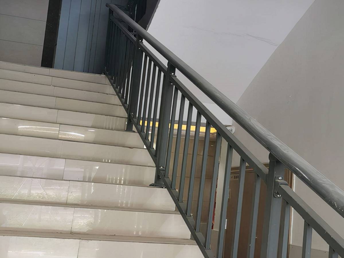 楼梯护栏的材质有哪些楼梯护栏材质介绍