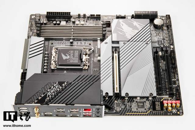 散热|12 代酷睿全新座驾，技嘉 Z690 AORUS PRO 主板图赏