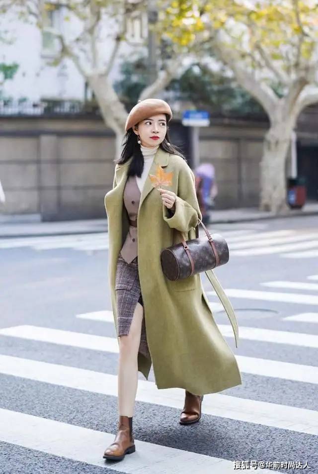 棕色被三木博主圈粉了，那么挑人的棕色也能穿出高级感，时尚感爆棚