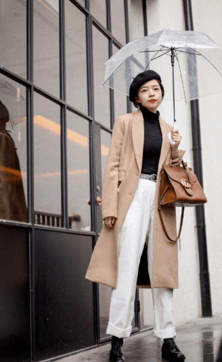 黑色 放弃打底裤吧,潮人更喜欢“大衣+小白裤”,清爽时髦显腿长!