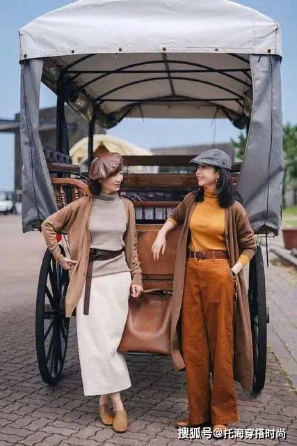 整体 三木和三木妈妈的秋冬气质穿搭,每一套都值得借鉴,时髦优雅大方