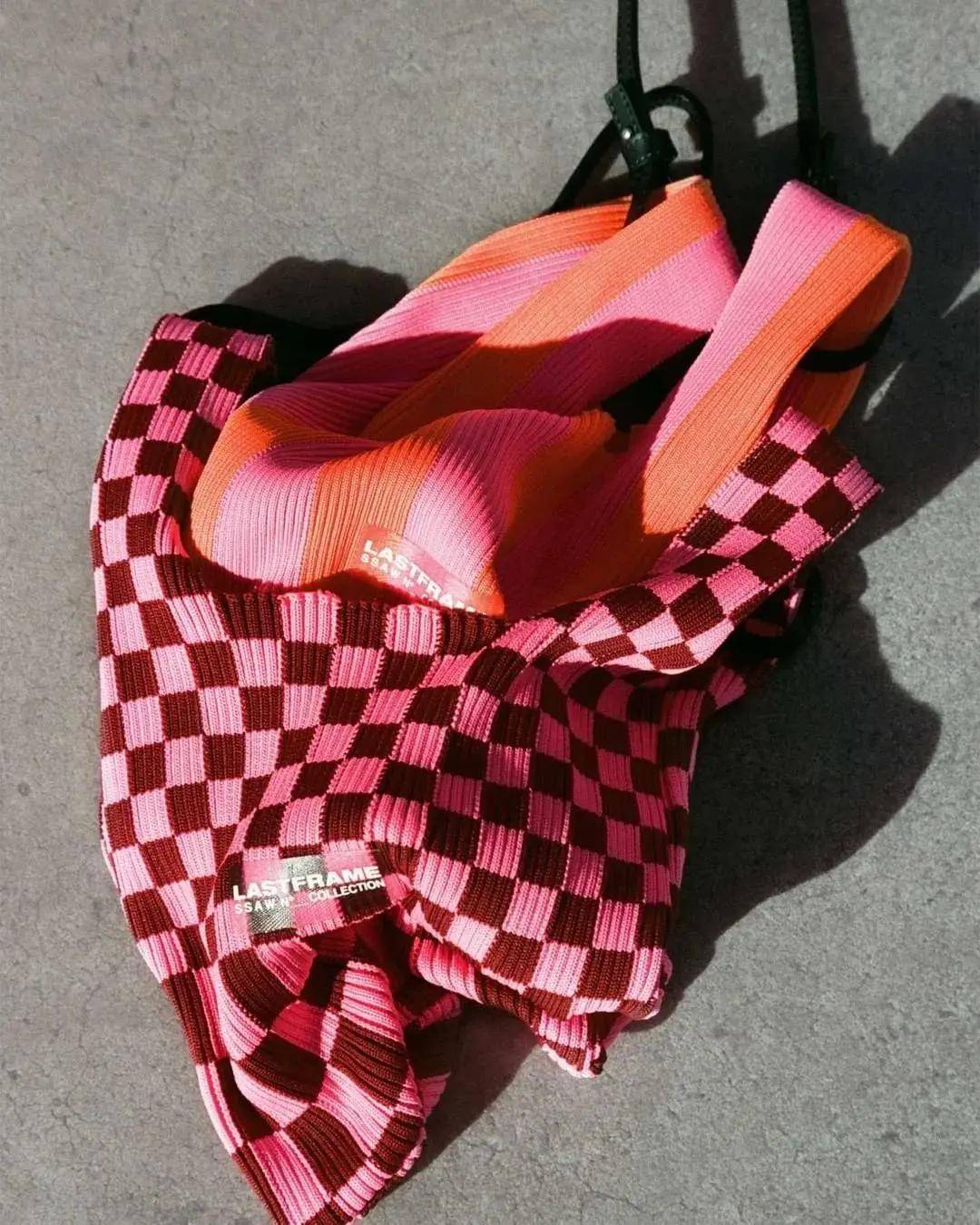 白女士 时尚圈都要被它“格式化”？女明星大型撞衫现场！