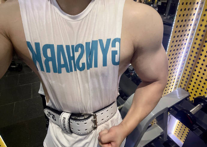 25歲大慶小伙擼鐵成癮，打造出飽滿的身材維度，擁有健壯麒麟臂！ 健身減肥達人 第2张