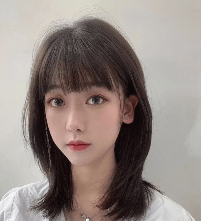 中分“锁骨发”发型19款，一看就很喜欢，瘦脸时尚不夸张