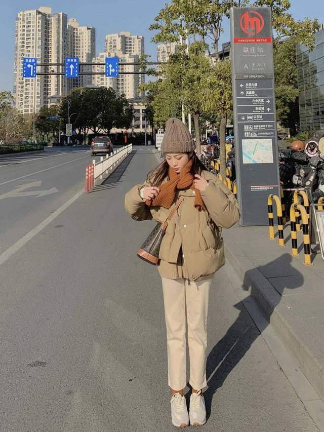 方法 羽绒服别穿紧身裤了，今年流行这三种搭配方法，不仅时髦还保暖