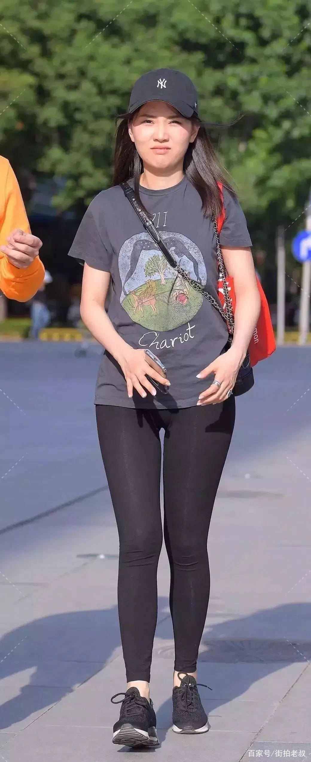 身材 弹力鲨鱼裤，女孩都爱穿，为什么这么火，因为它太显瘦！