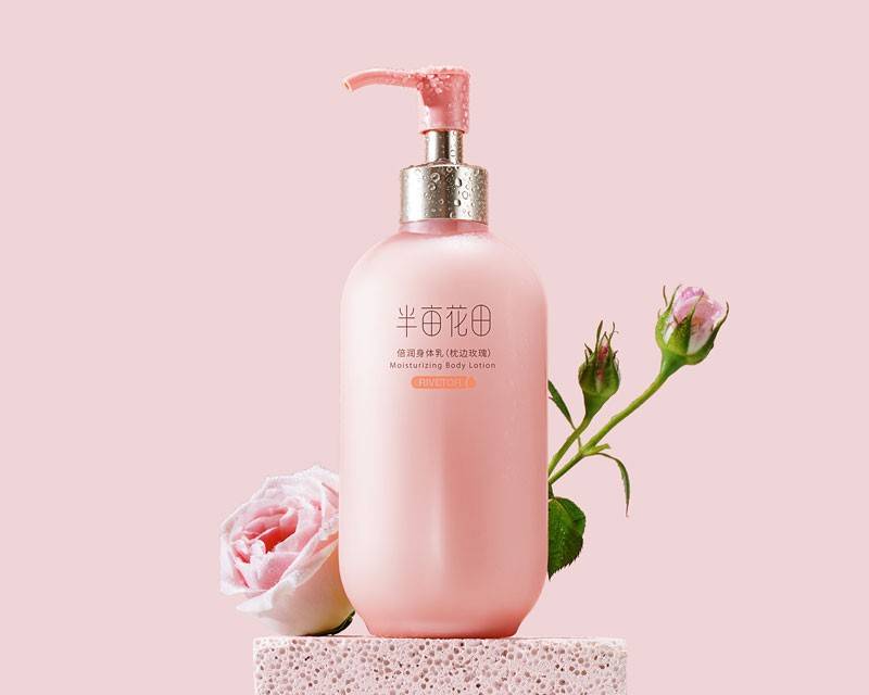进行半亩花田倍润身体乳继续爆红，远离秋冬肌肤问题困扰