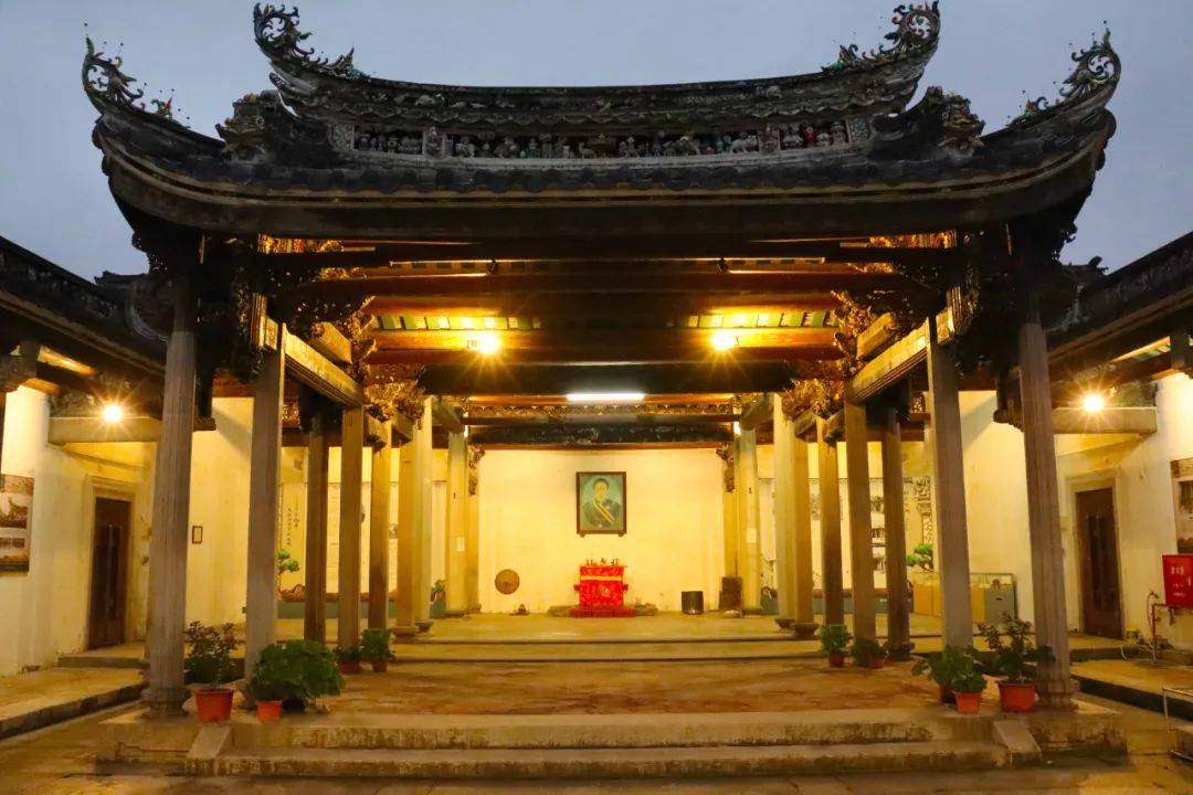 广东潮州从熙公祠，花26万银元历时14年建成，石雕木雕价值连城