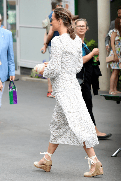 新造型 凯特妹妹新造型好美！穿条纹衫不像38岁，直勾勾地盯着老公太甜