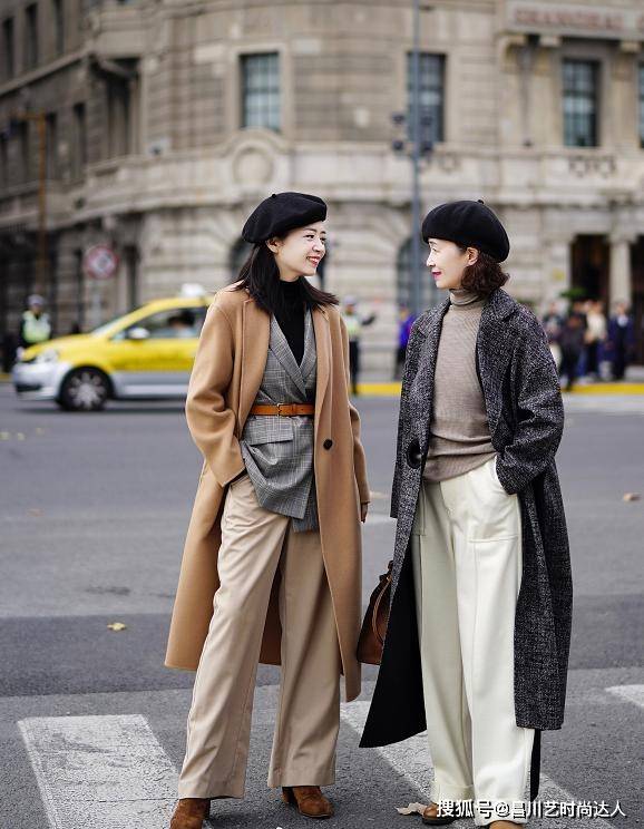 三木 见过世面的女人，大衣很少配打底裤，看三木和妈妈搭配，高级大气