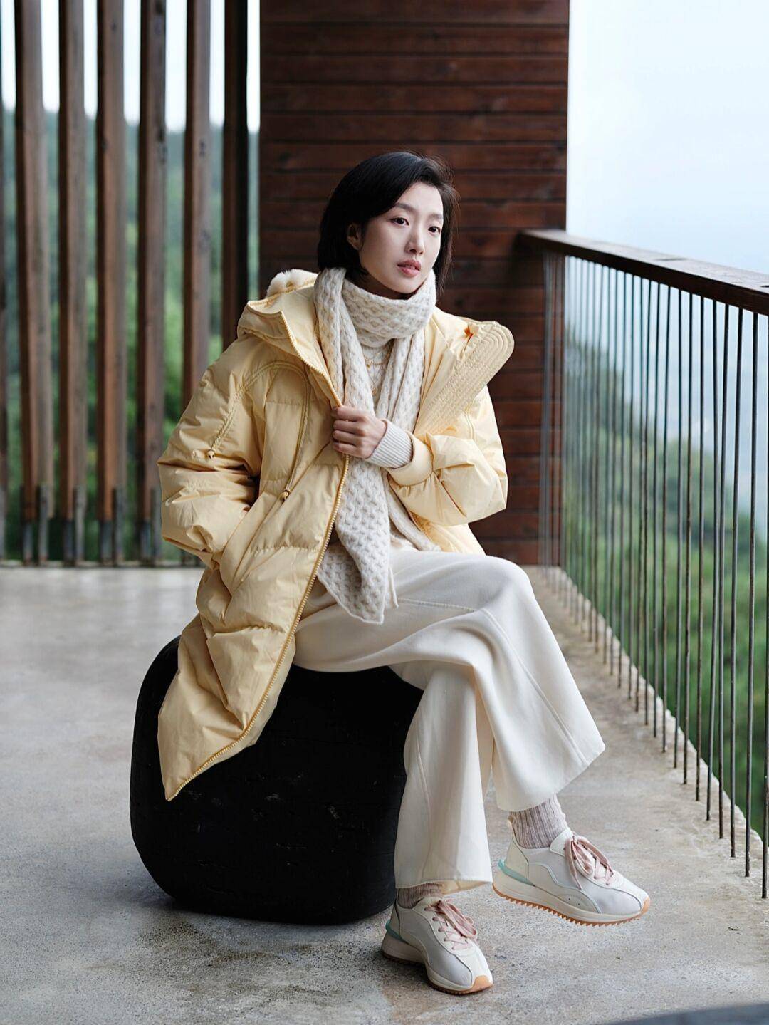 长度 秋冬季保暖衣别乱选,穿这几套大衣和羽绒服就够了,减龄又时尚