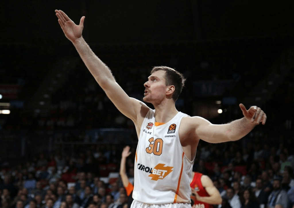 佐兰-德拉季奇即将加盟立陶宛豪门,他将与穆迪埃搭档后场!_西甲联赛