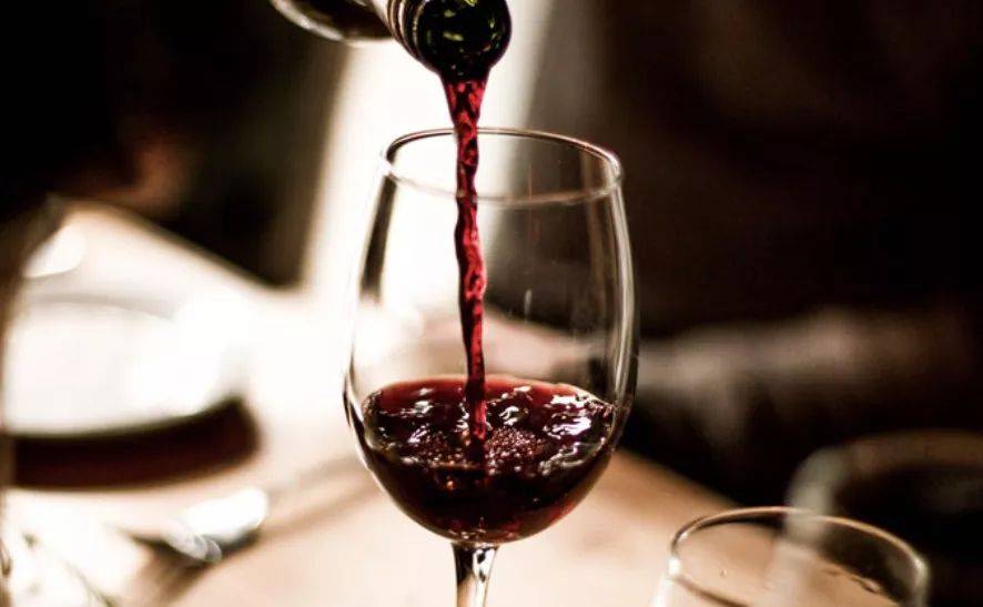 功效|每天一杯桑葚酒到底有什么好处？容易受忽视，看完或许就明白了