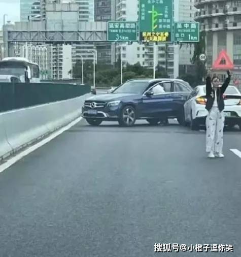 搞笑圖片：感覺大爺在用肚臍眼嘲笑我 搞笑整蠱 第7张