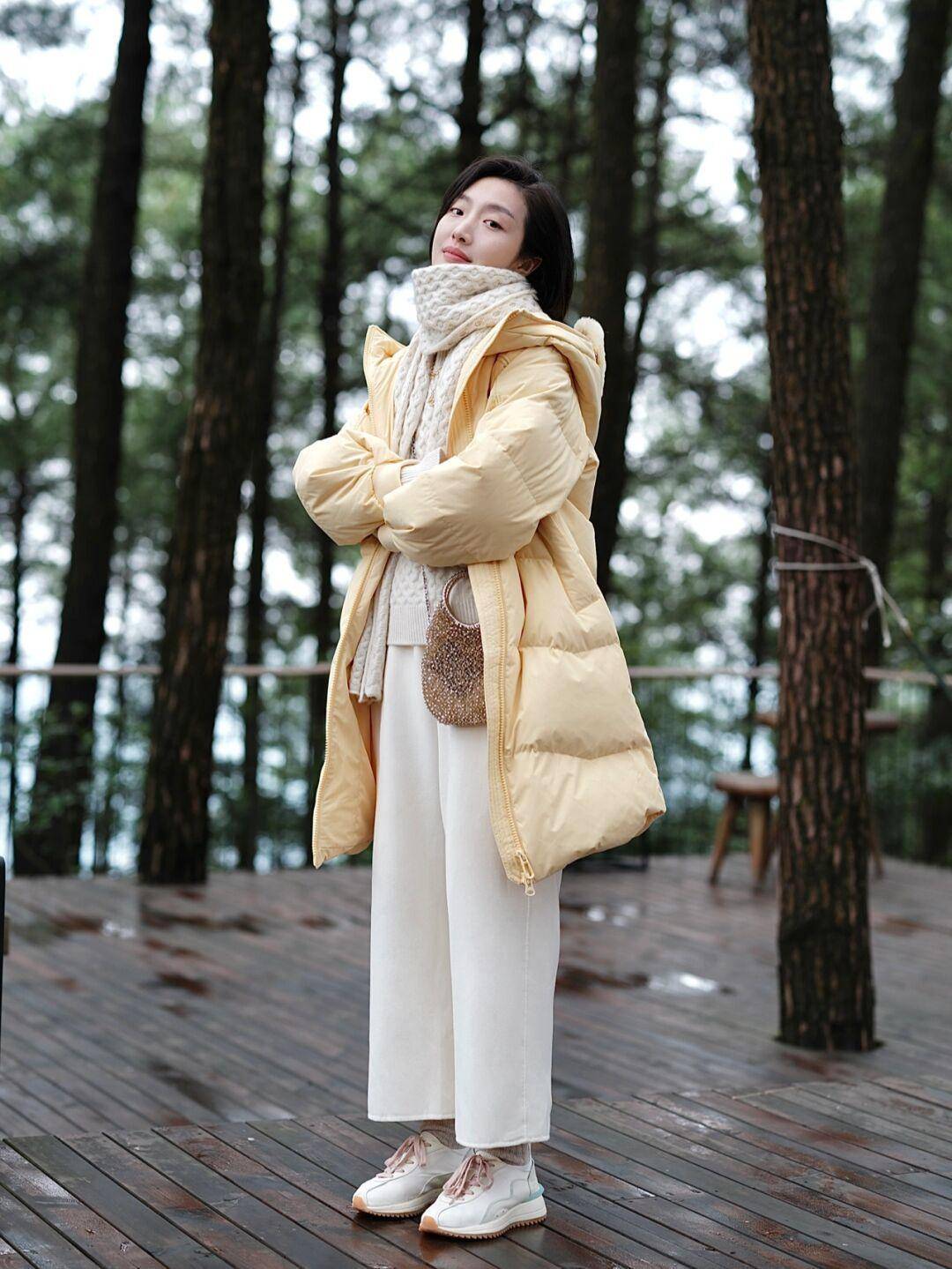 长度 秋冬季保暖衣别乱选,穿这几套大衣和羽绒服就够了,减龄又时尚